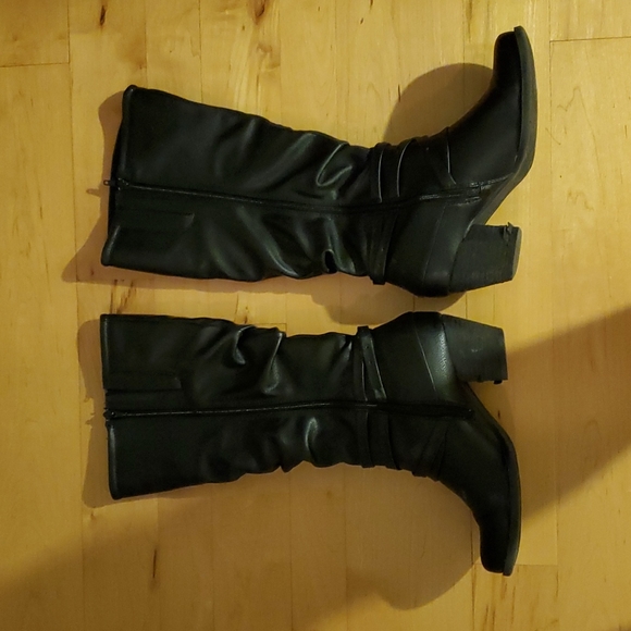Black tall boots - Picture 2 of 4